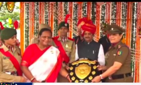 Rewa: एनसीसी परेड में शासकीय कन्या महाविद्यालय रीवा का प्रथम स्थान, प्राचार्य के नेतृत्व में छात्राओं ने रचा गौरव…