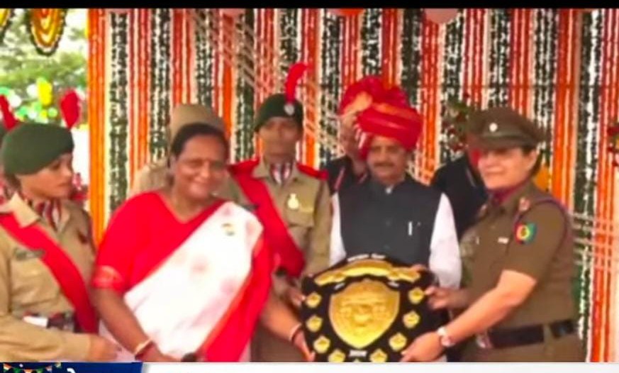 Rewa: एनसीसी परेड में शासकीय कन्या महाविद्यालय रीवा का प्रथम स्थान, प्राचार्य के नेतृत्व में छात्राओं ने रचा गौरव…